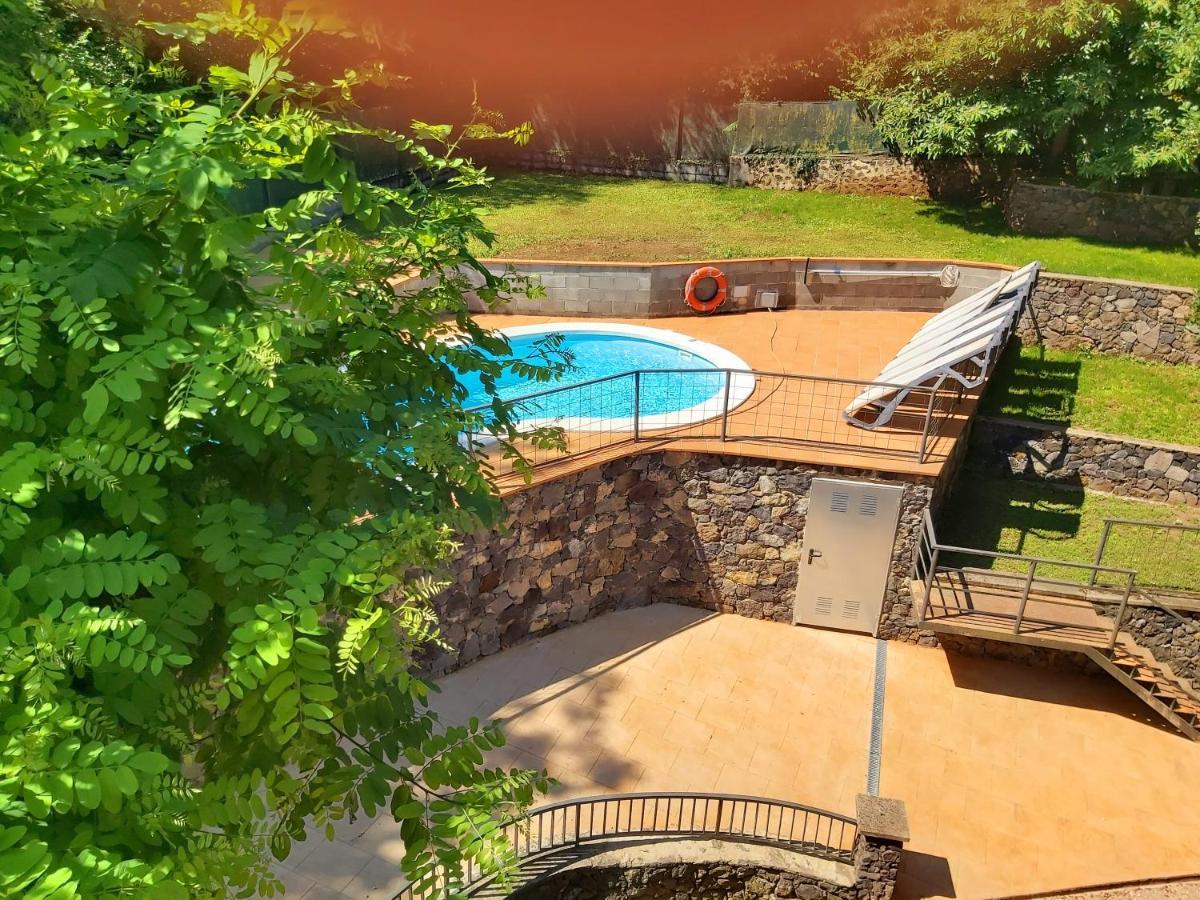 Apartamentos la Francesa Santa Pau Bagian luar foto