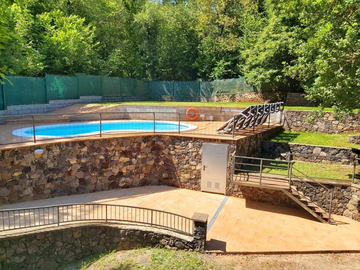 Apartamentos la Francesa Santa Pau Bagian luar foto
