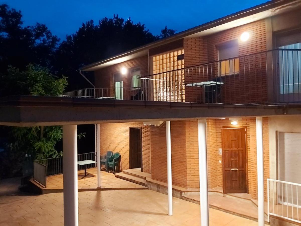 Apartamentos la Francesa Santa Pau Bagian luar foto