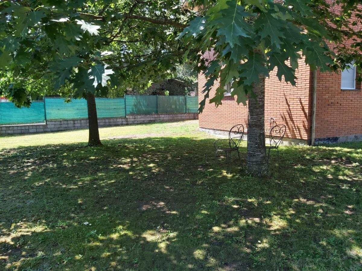 Apartamentos la Francesa Santa Pau Bagian luar foto