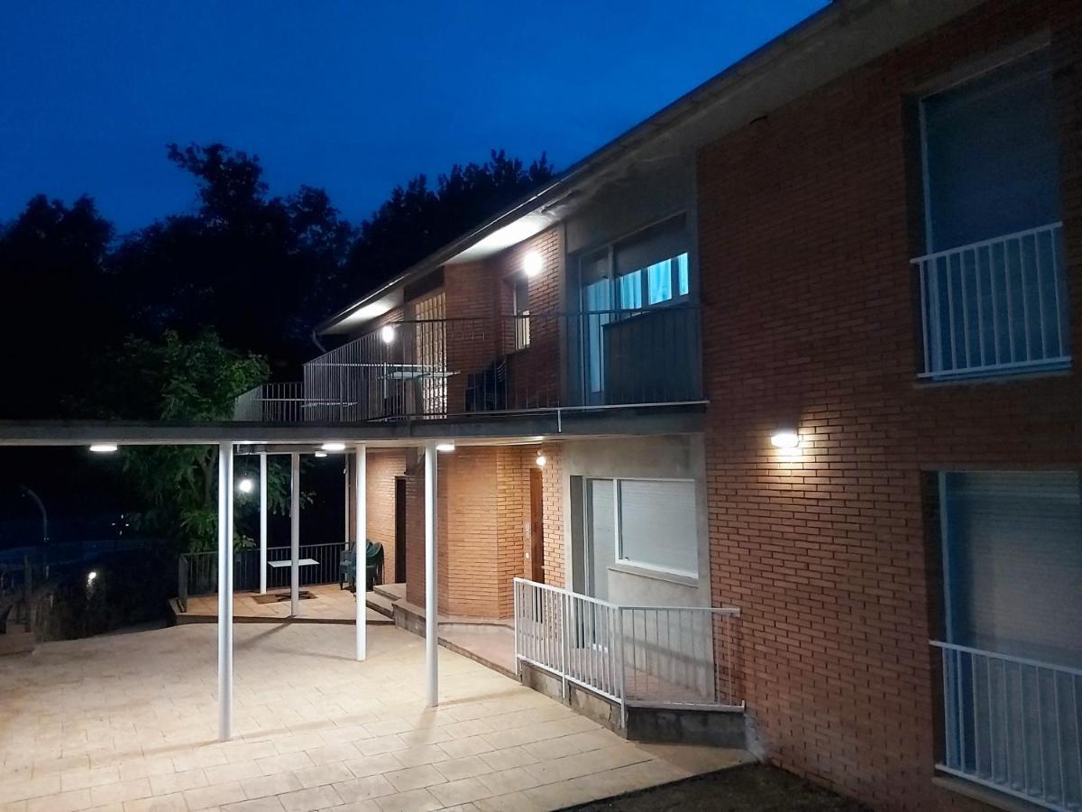 Apartamentos la Francesa Santa Pau Bagian luar foto