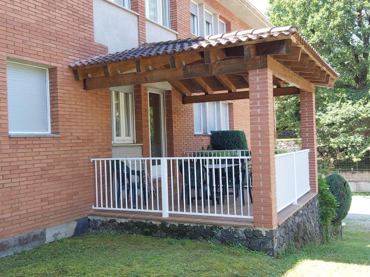 Apartamentos la Francesa Santa Pau Bagian luar foto