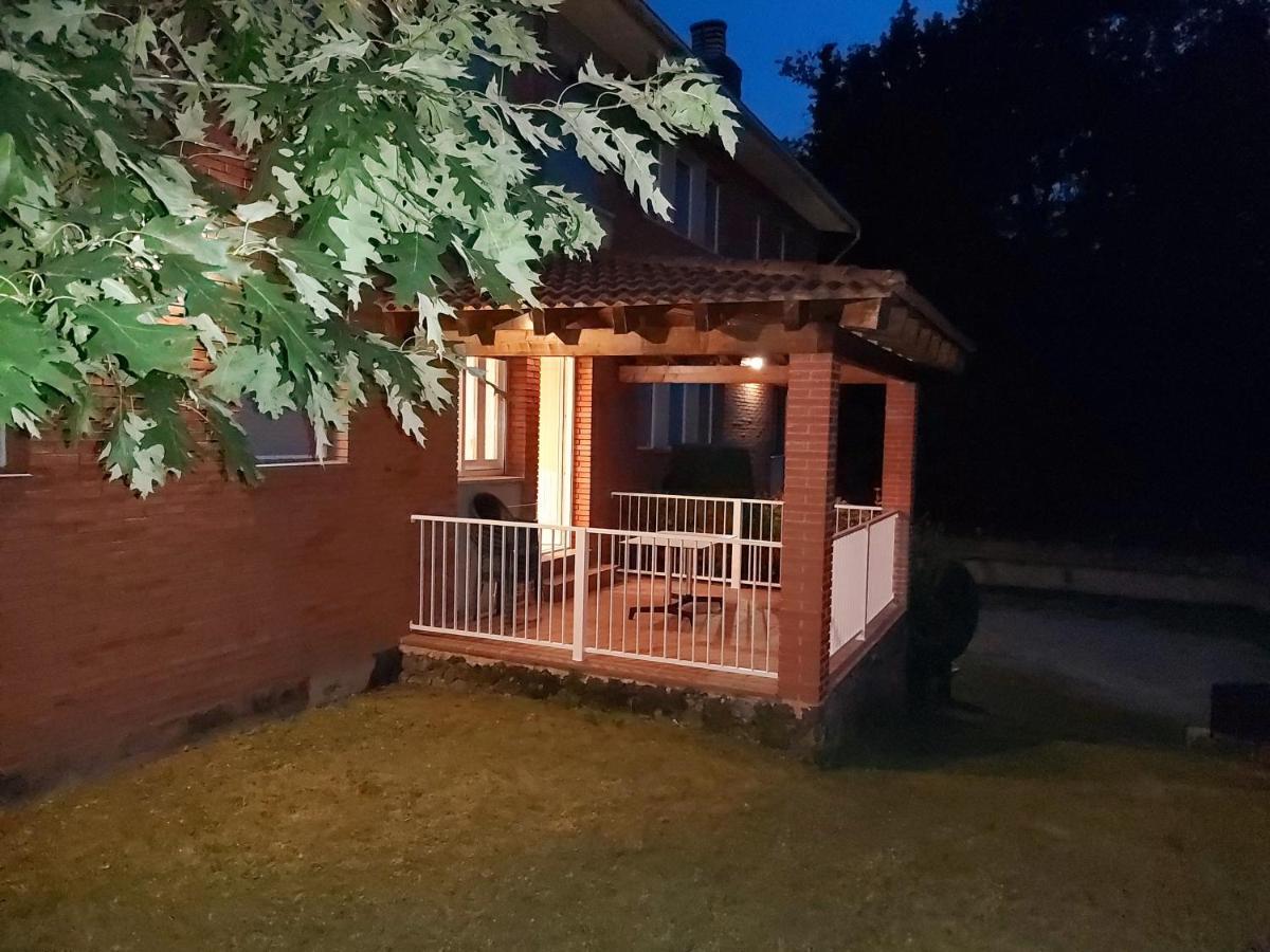 Apartamentos la Francesa Santa Pau Bagian luar foto
