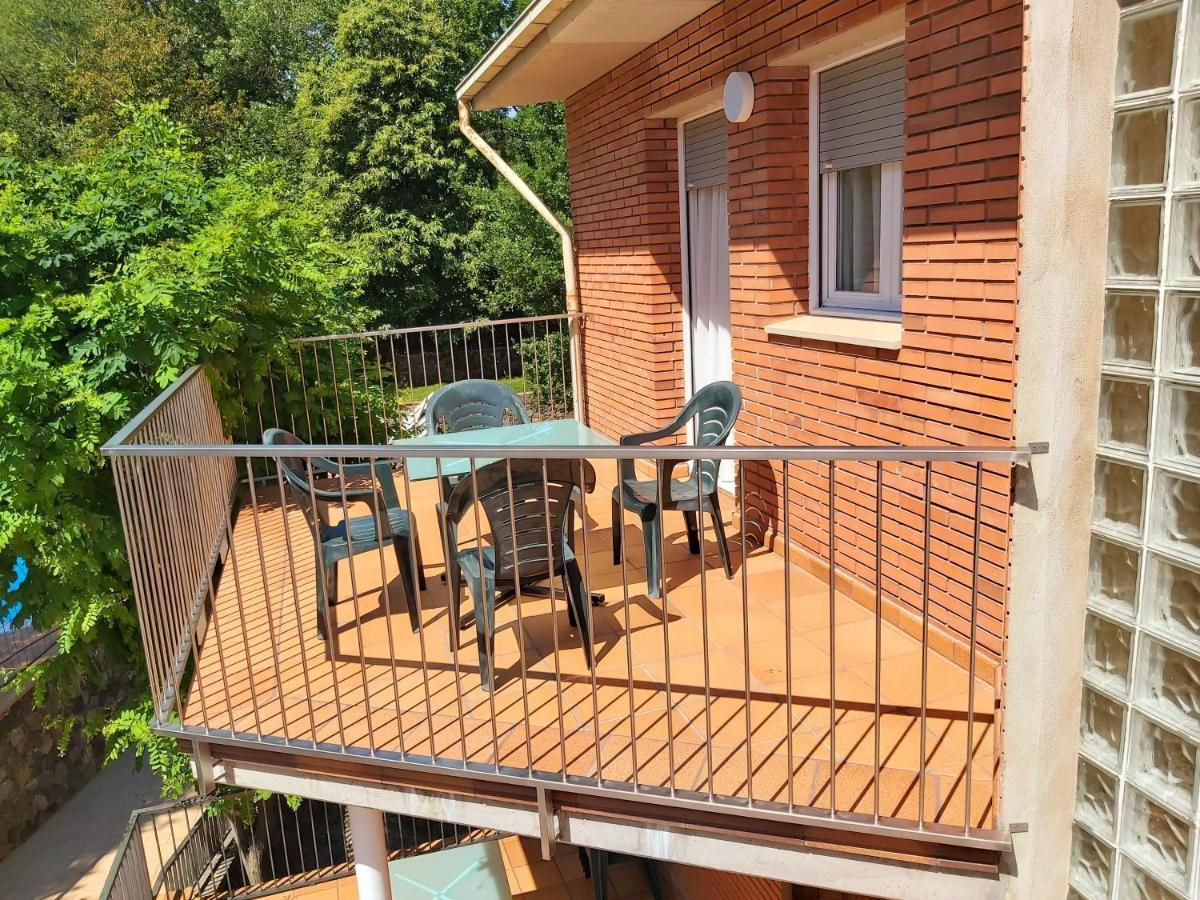 Apartamentos la Francesa Santa Pau Bagian luar foto