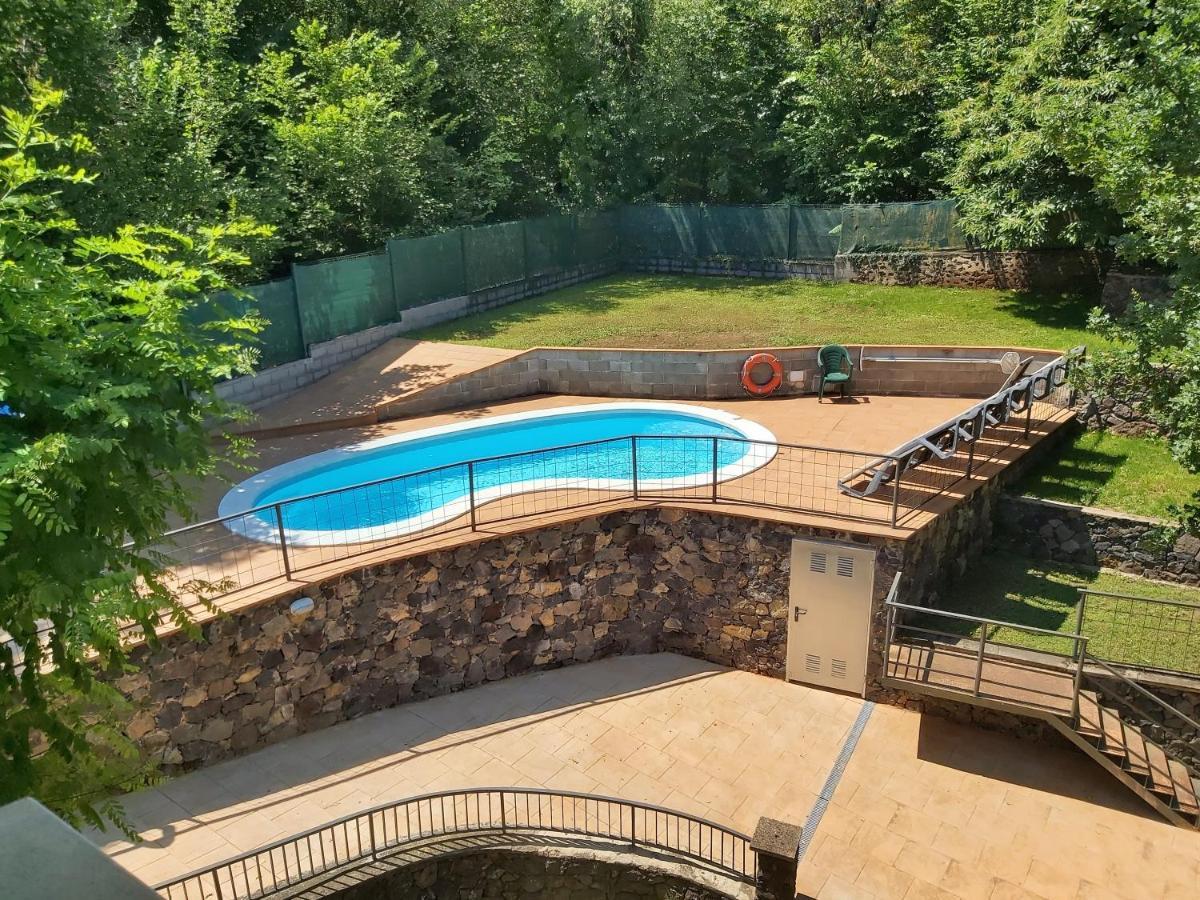 Apartamentos la Francesa Santa Pau Bagian luar foto